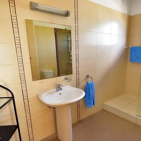 Villa Luxury With Private Pool In A Very Convenient Location In Coral Bay *