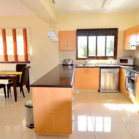 Luxury With Private Pool In A Very Convenient Location In Coral Bay * Peyia
