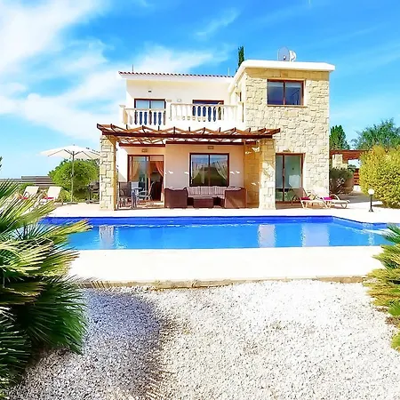 Luxury With Private Pool In A Very Convenient Location In Coral Bay * Peyia