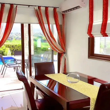 Villa Luxury With Private Pool In A Very Convenient Location In Coral Bay *