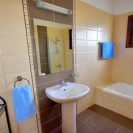 别墅 Luxury With Private Pool In A Very Convenient Location In Coral Bay *